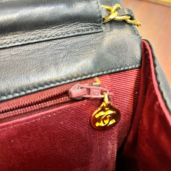 Vintage 1980’s Channel Diagonal Quilted Shoulder Bag with COA - Picture 9 of 16